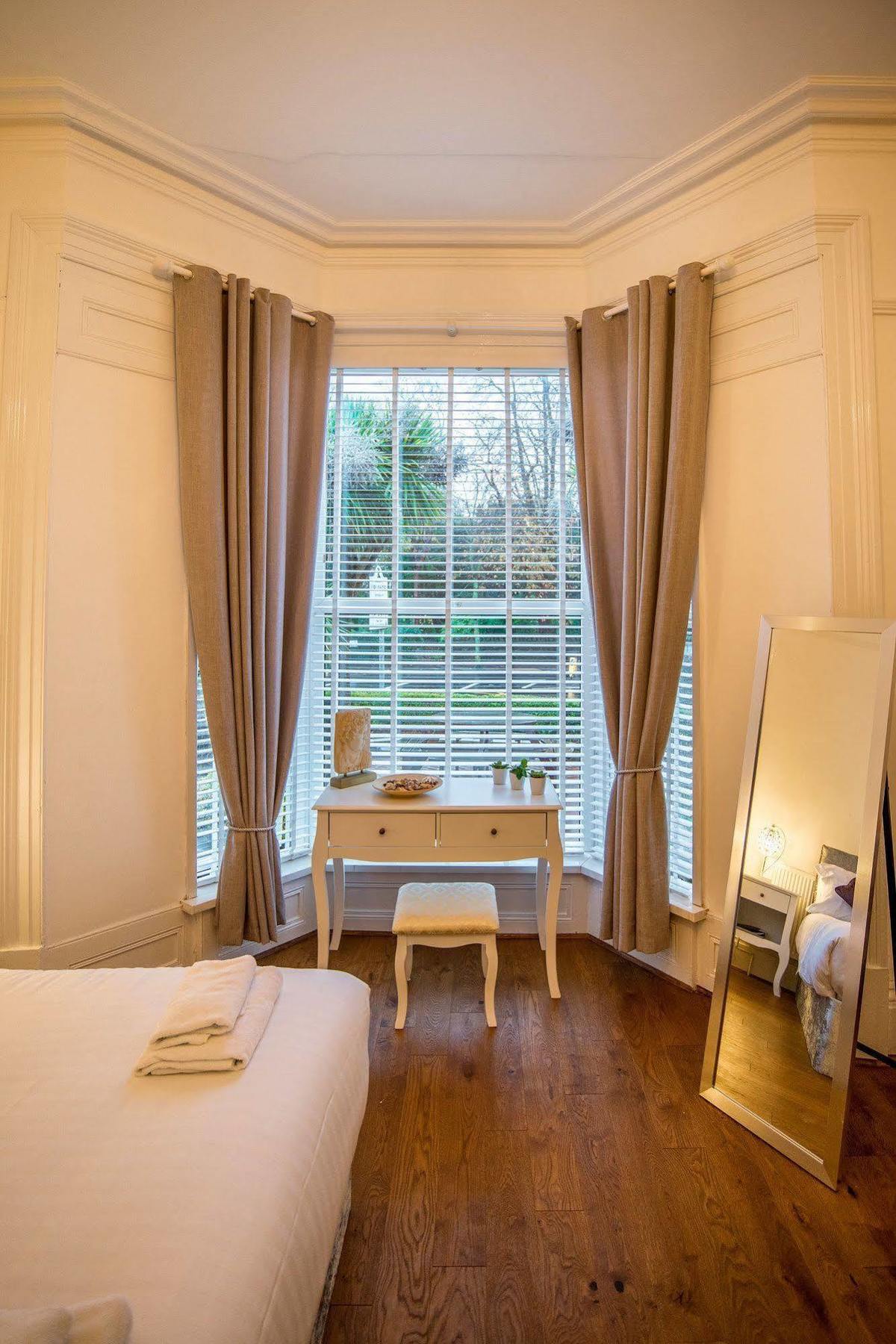 The White House By Bodacious! Swansea Ngoại thất bức ảnh